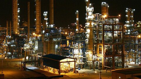 تفاهم‌نامه تصفیه لجن مخازن نفتی پالایشگاه تهران امضا شد