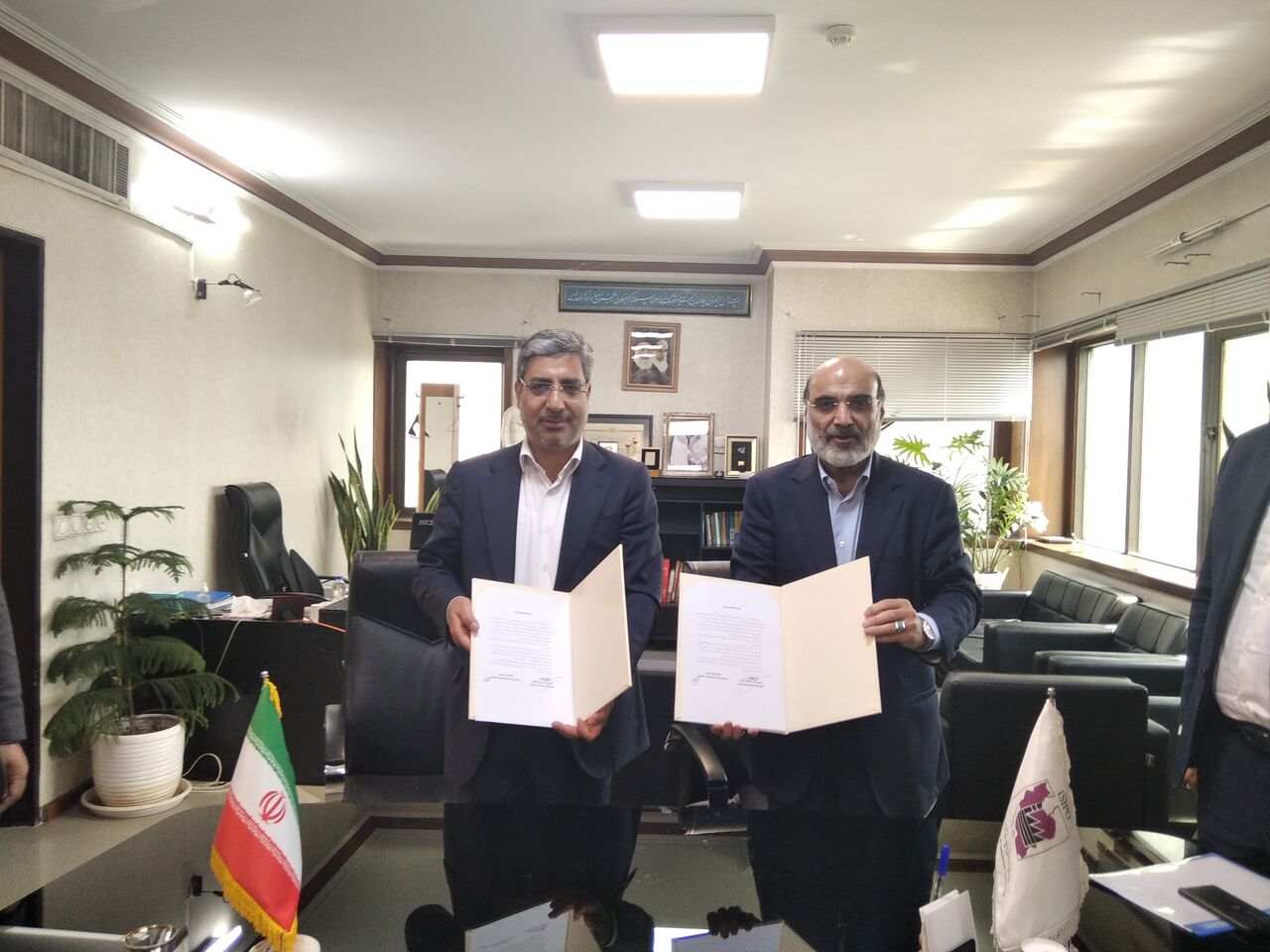 تفاهم‌نامه همکاری بین سازمان صنایع کوچک و شرکت پتروشیمی خلیج فارس امضا شد