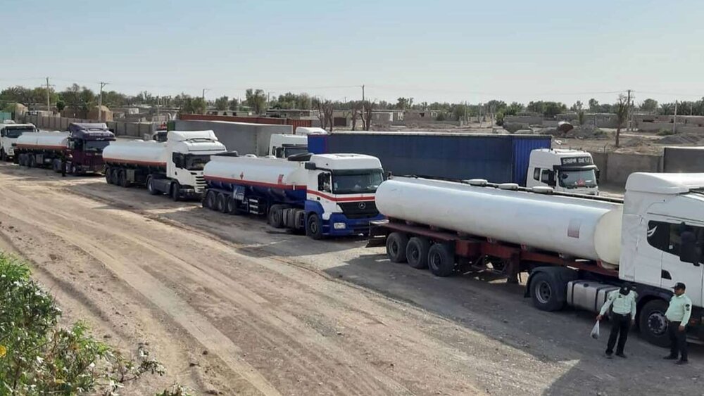 طالبان عوارض واردات سوخت از ایران را ۷۰ درصد کاهش داد/ ازسرگیری صادرات بنزین ایران به افغانستان